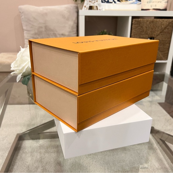 Louis Vuitton Gift Boxes (set of 2) - Picture 3 of 10